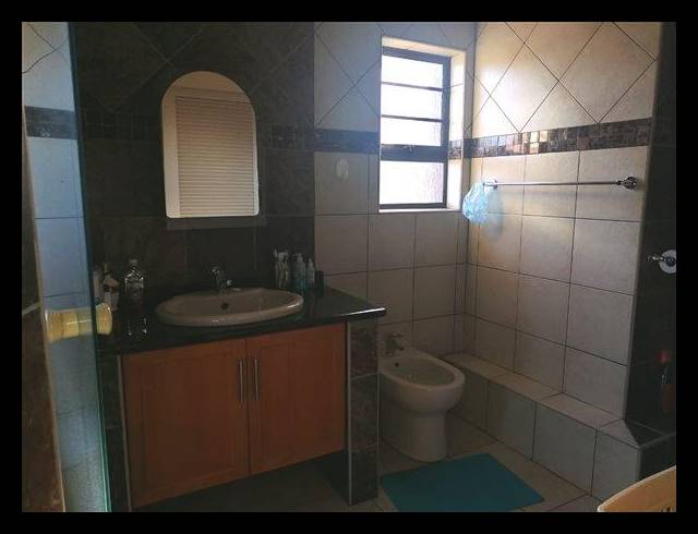 4 BEDROOM HOUSE FOR SALE IN MEER EN SEE